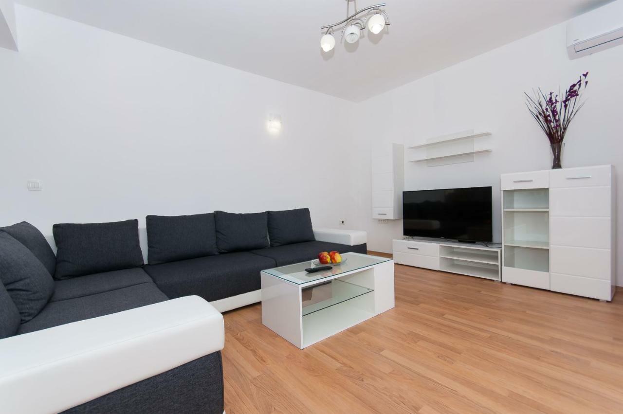 Apartament Apartman Mira- Omiš Zewnętrze zdjęcie