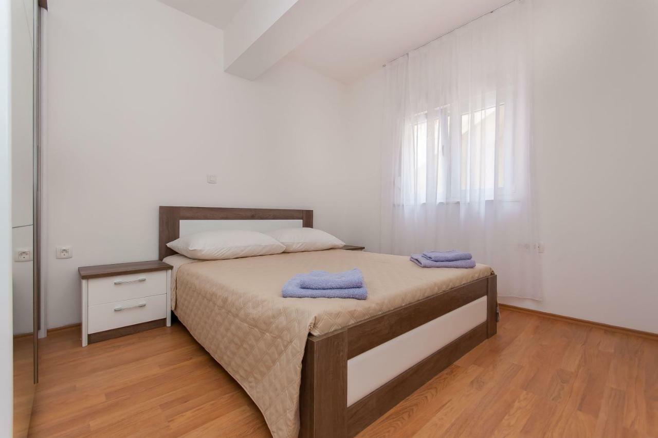 Apartament Apartman Mira- Omiš Zewnętrze zdjęcie